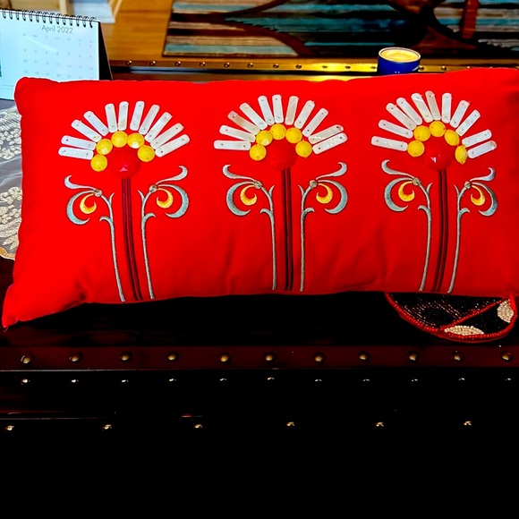 Gorgeous red red decor pillow hand made with shells and embroidered - Picture 1 of 3